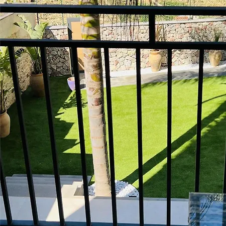 Nery Luxury Sea View 4*